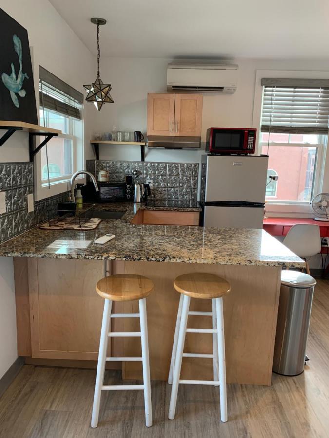Black Elephant Hostel Портленд Экстерьер фото