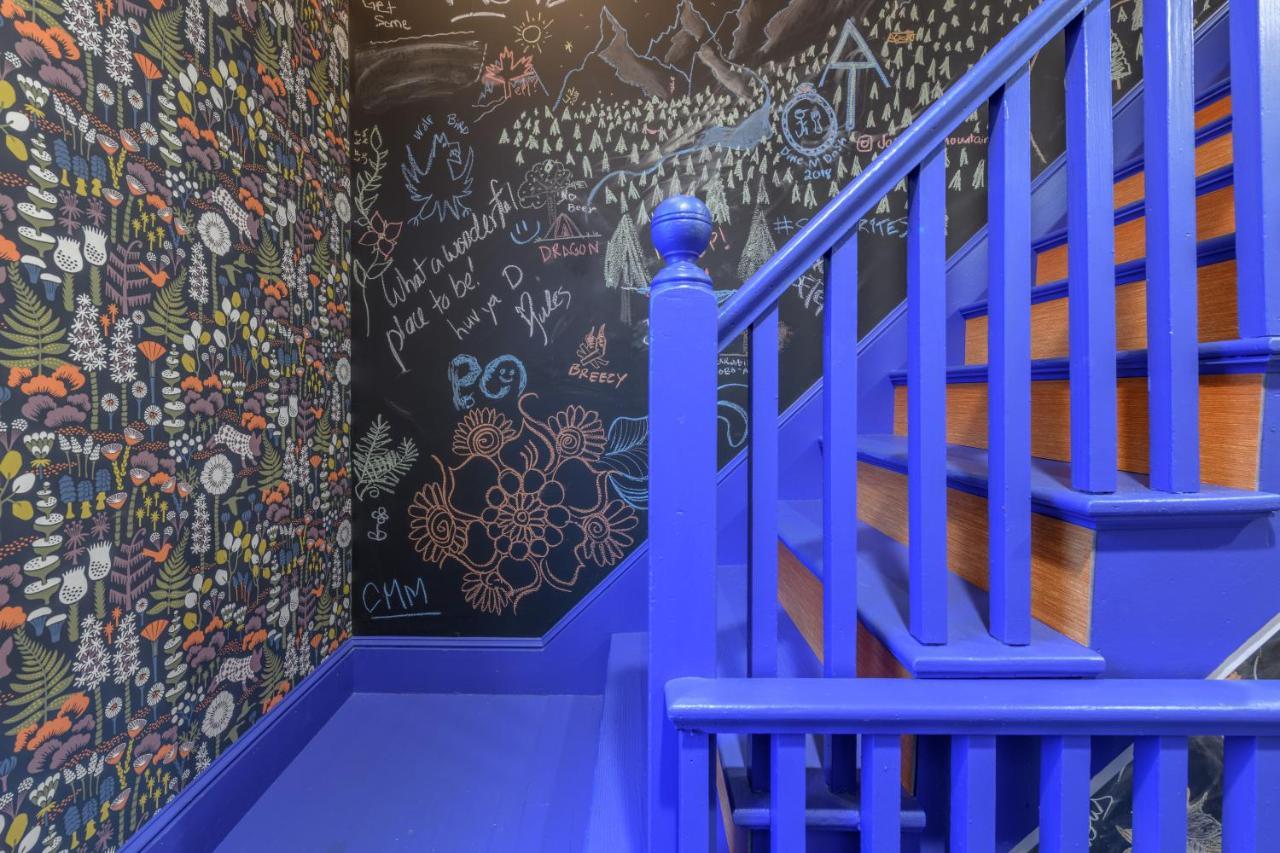 Black Elephant Hostel Портленд Экстерьер фото