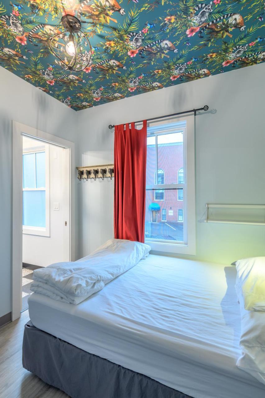Black Elephant Hostel Портленд Экстерьер фото