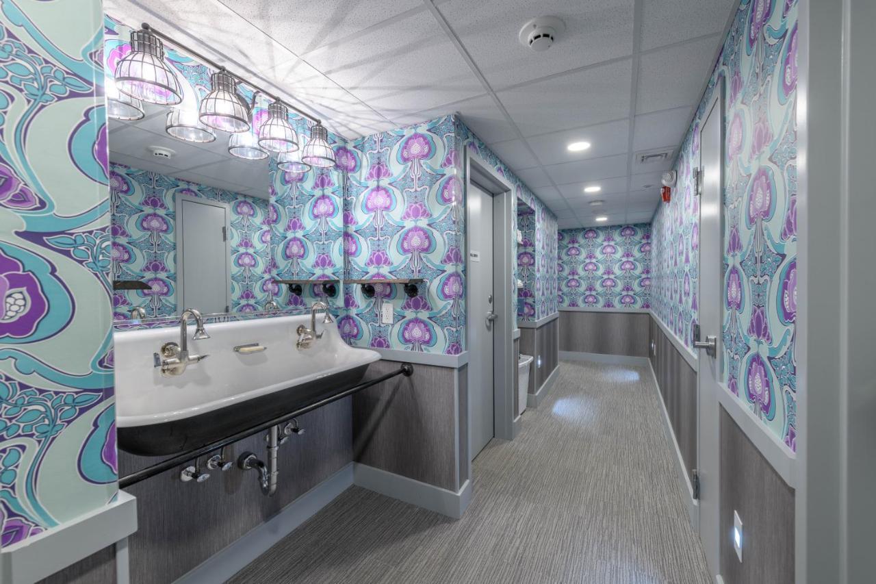 Black Elephant Hostel Портленд Экстерьер фото