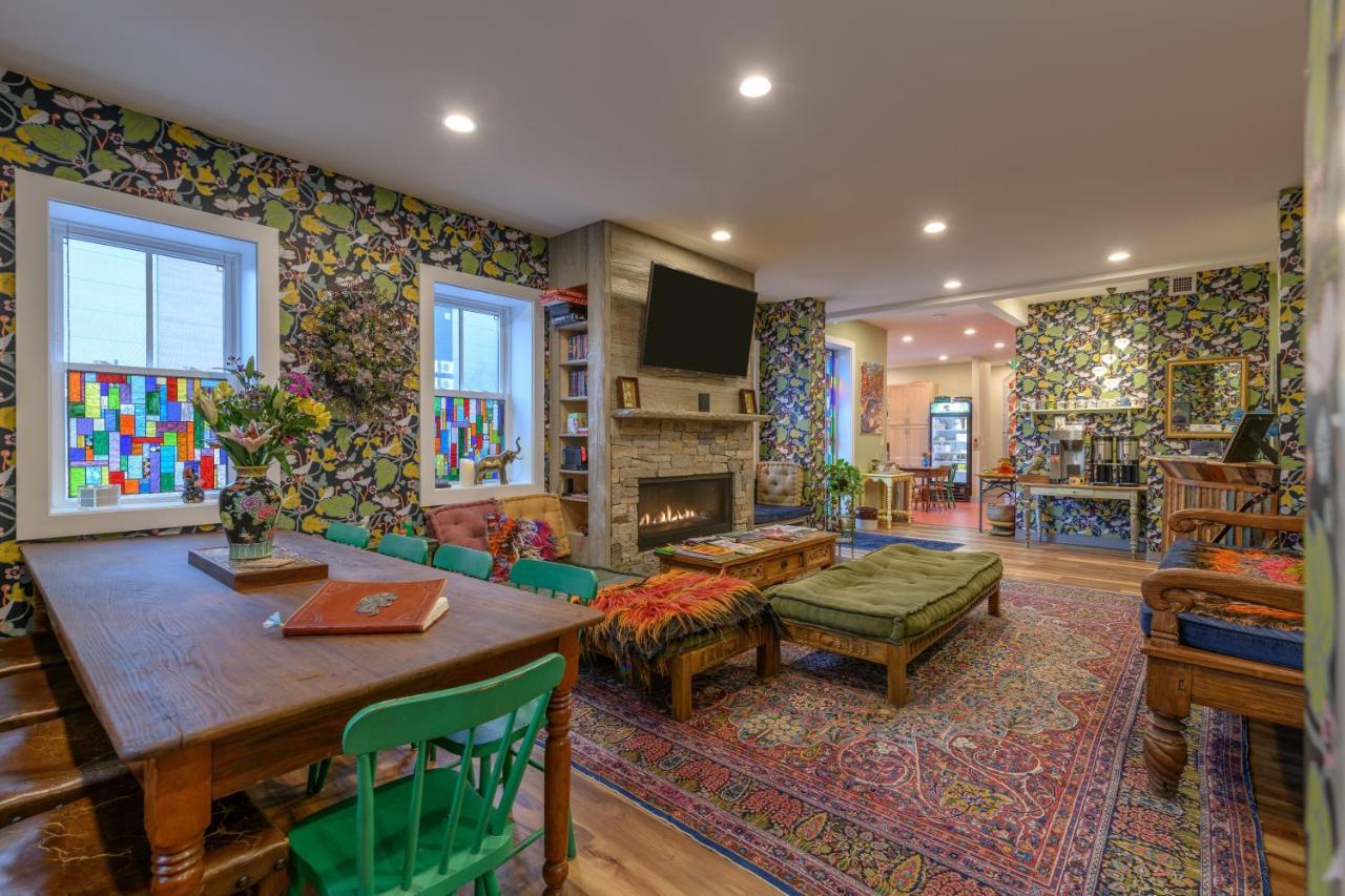 Black Elephant Hostel Портленд Экстерьер фото