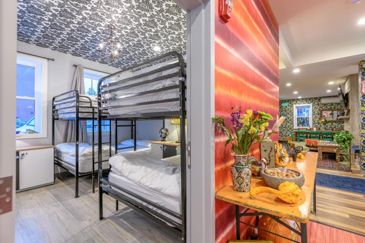 Black Elephant Hostel Портленд Экстерьер фото