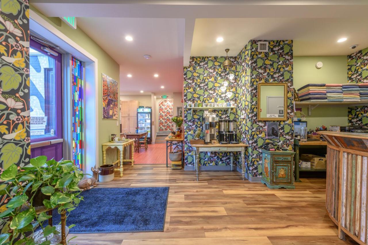 Black Elephant Hostel Портленд Экстерьер фото