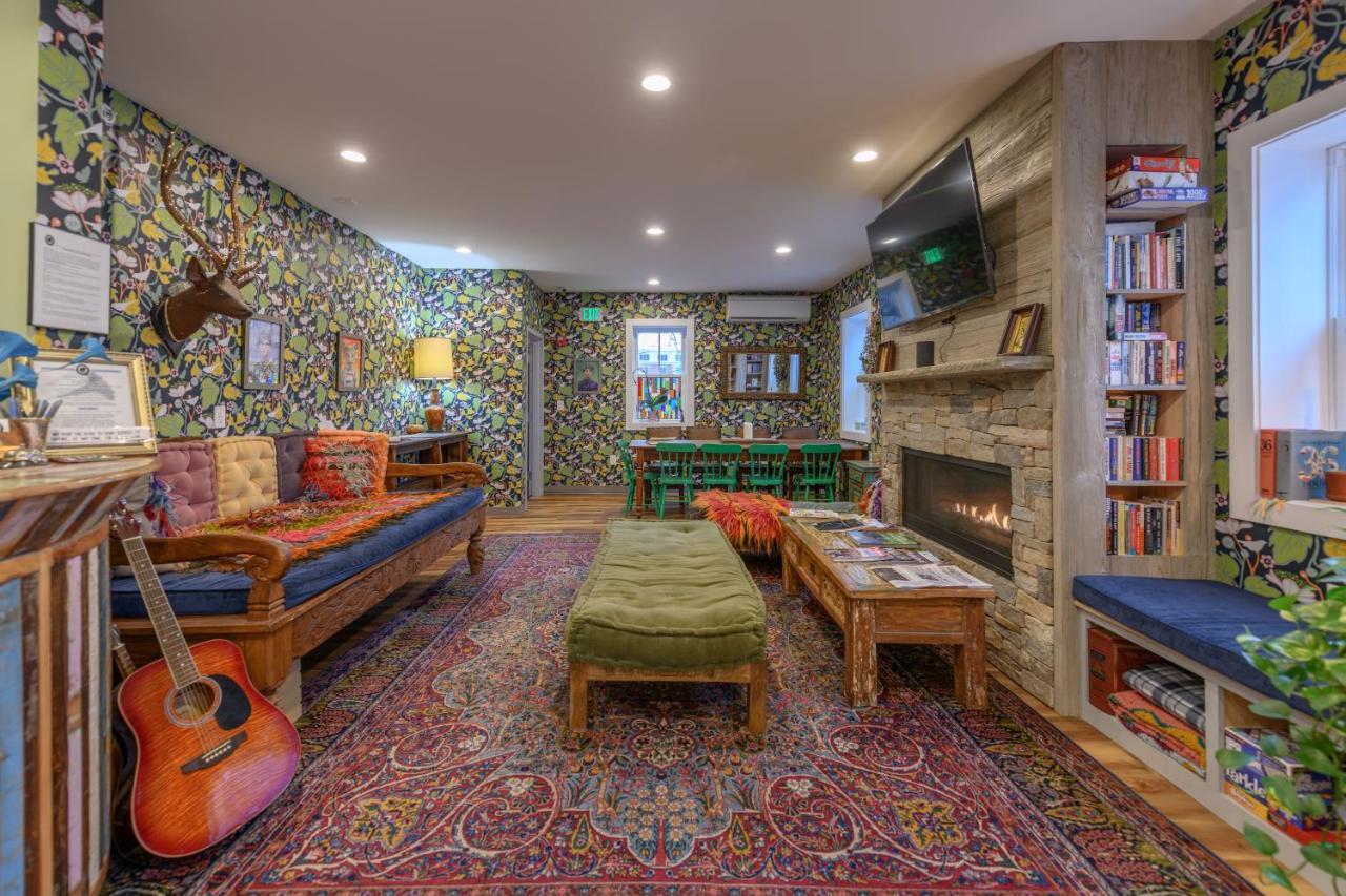 Black Elephant Hostel Портленд Экстерьер фото