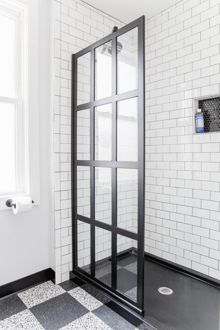 Black Elephant Hostel Портленд Экстерьер фото