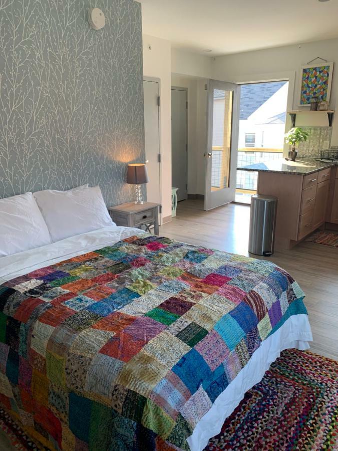 Black Elephant Hostel Портленд Экстерьер фото